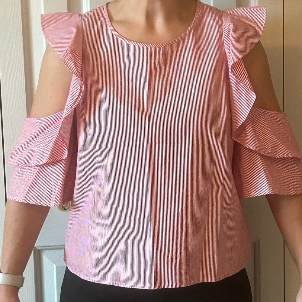 CLUB MONACO Red & White Striped Top With Ruffle Keyhole Sleeves & Button Closure